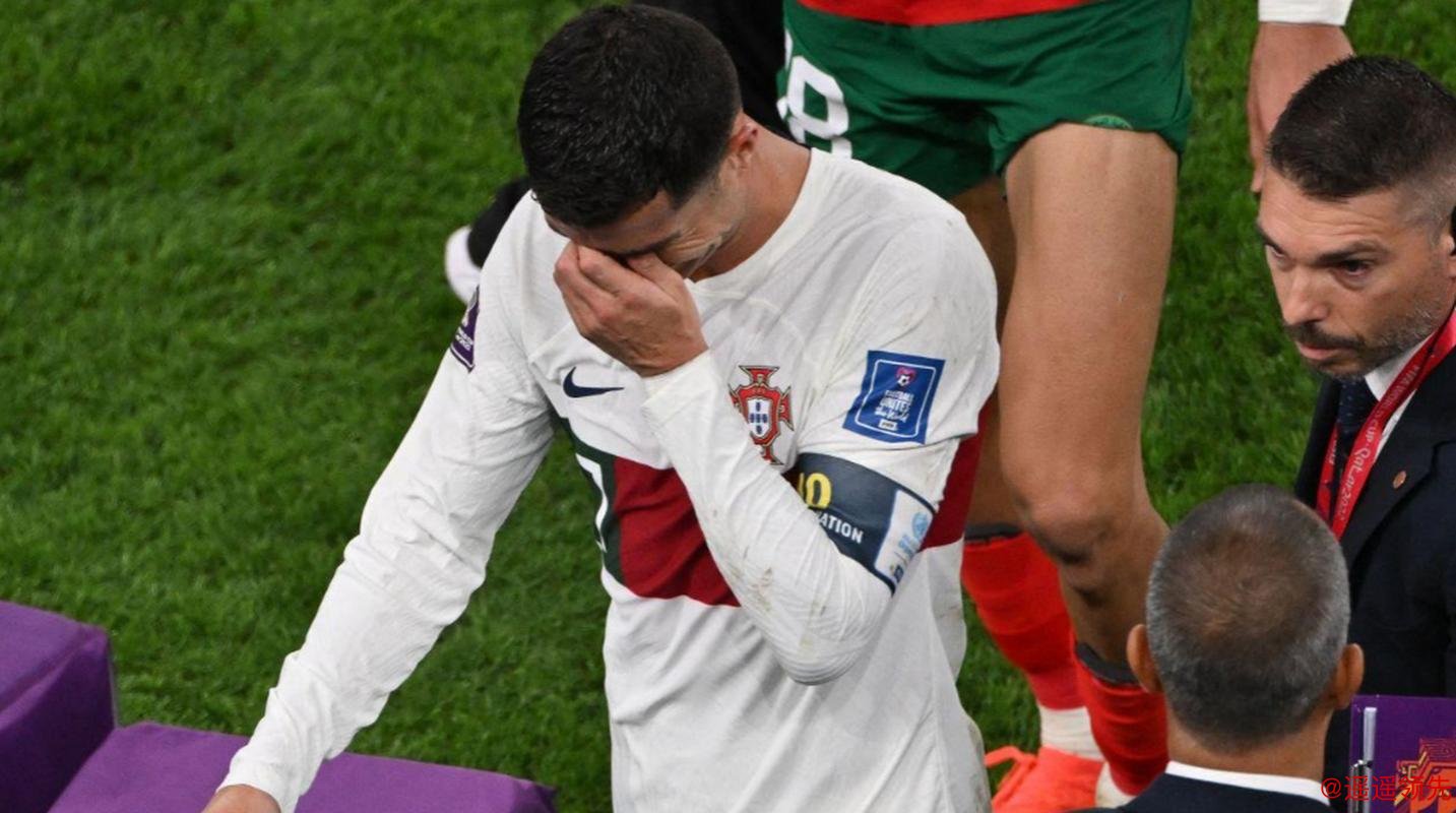 乘坐私人飞机离开伤心地！C罗与家人离开卡塔尔