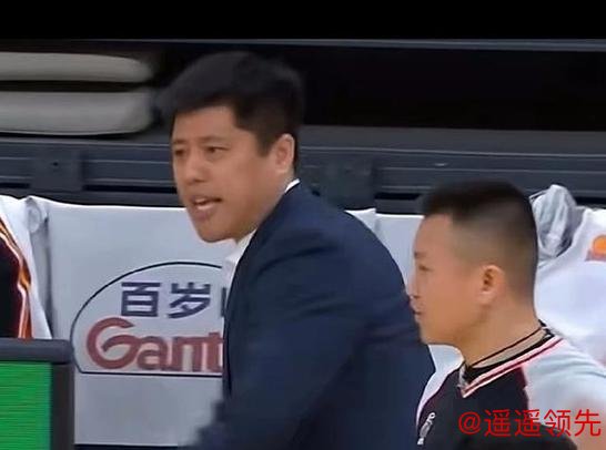 星空体育 事情闹大！7技犯+1夺权，侯向锋：别针对迪亚洛！潘江声讨李慕豪