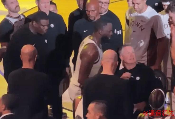 格林赛中和科尔吵架没被罚，提前离场惹猜测，勇士选择沟通而非惩罚还赢了比赛球队实力真强劲